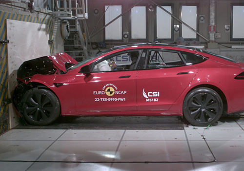 O Tesla Model S é campeão da segurança em duas categorias: executivos e 100% elétricos.